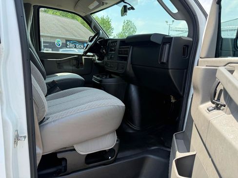Used 2018 GMC Savana 3500 LS RWD image 10