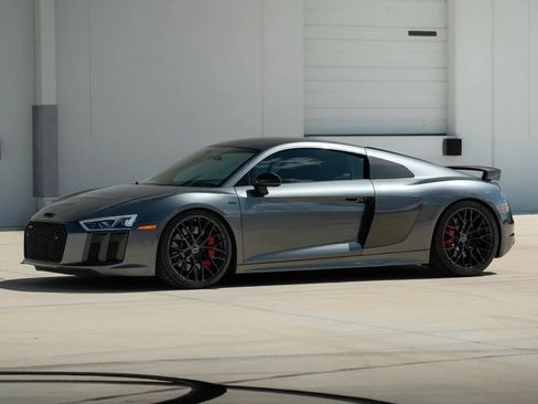 Used 2018 Audi R8 V10 RWD image 3