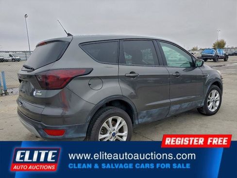 Used 2019 Ford Escape SE image 5