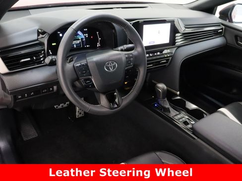 Used 2025 Toyota Camry SE w/ Convenience Package image 13