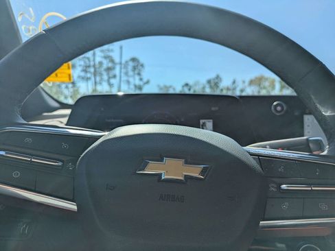 Used 2025 Chevrolet Equinox LT image 30