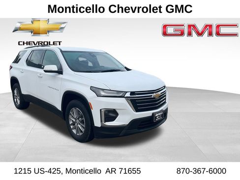 Used 2023 Chevrolet Traverse LT image 1