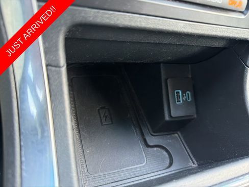 Used 2024 Ford Edge Titanium image 18