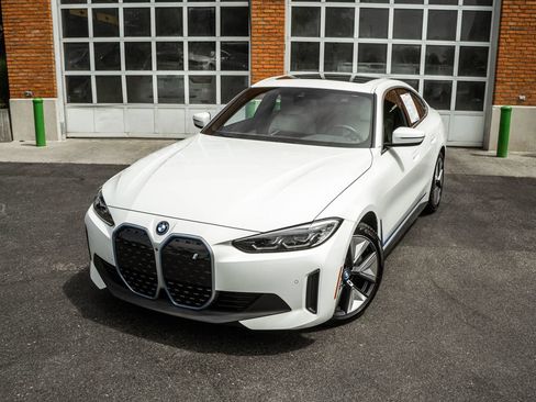 Used 2023 BMW i4 eDrive35 w/ Premium Package RWD image 2