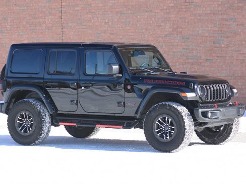 Used 2024 Jeep Wrangler Unlimited Rubicon image 3