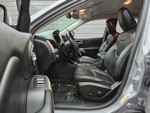 Used 2017 Jeep Cherokee High Altitude FWD image 13