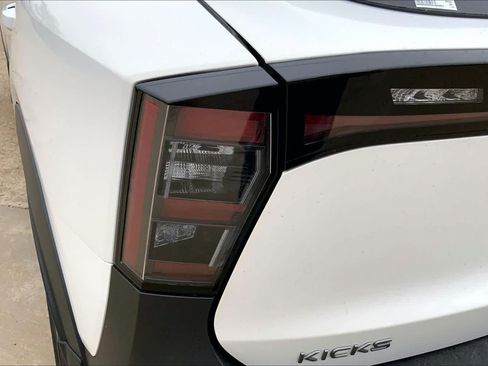 Used 2025 Nissan Kicks SV AWD/4WD image 54