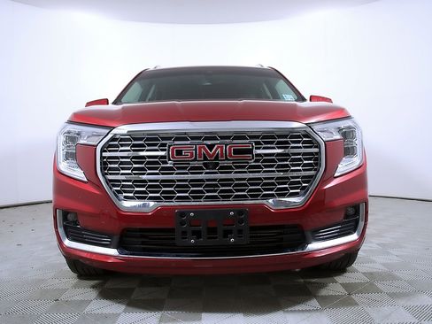 Used 2024 GMC Terrain Denali w/ Denali Premium Package AWD/4WD image 5