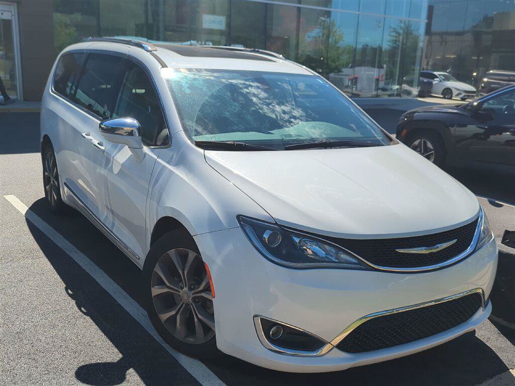 Used 2017 Chrysler Pacifica Limited FWD image 1