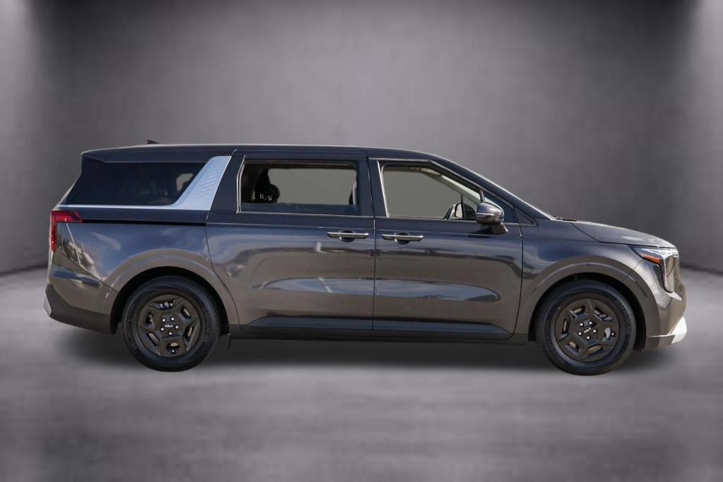 Used 2025 Kia Carnival FWD image 3