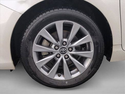 Used 2017 Toyota Camry XLE w/ Moonroof Package image 25