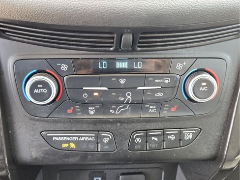 Used 2019 Ford Escape Titanium w/ U9j03 - Titanium Tow Package AWD/4WD image 18