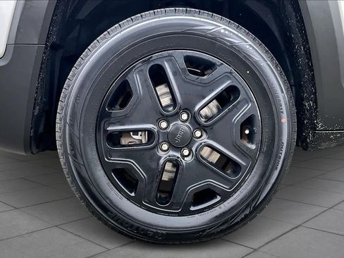 Used 2019 Jeep Renegade Sport image 10