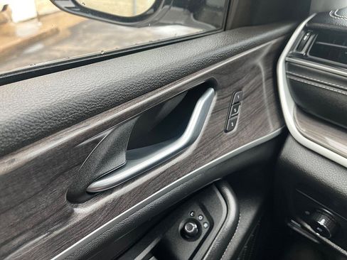 Used 2023 Jeep Grand Cherokee Limited w/ Luxury Tech Group II image 29