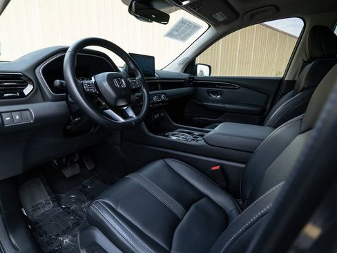 Used 2024 Honda Pilot Touring image 14