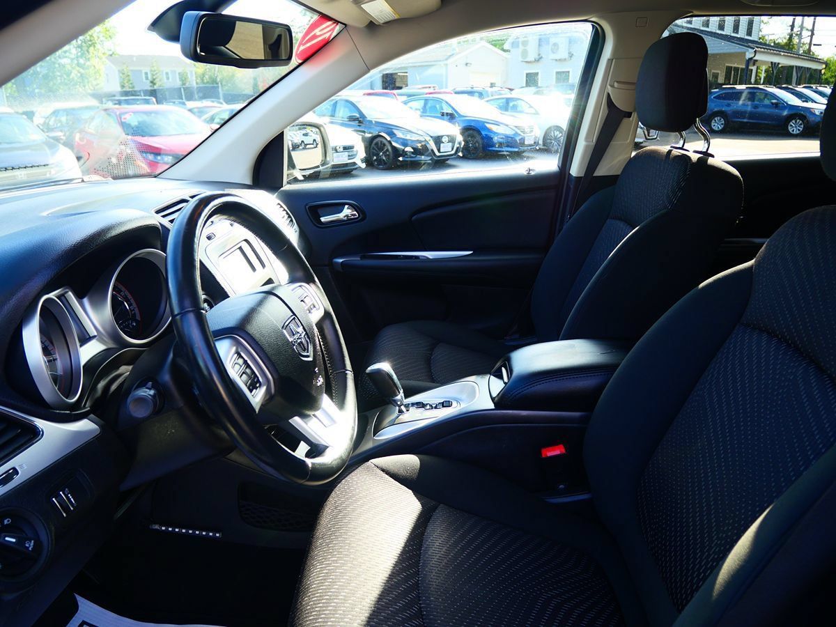Used 2019 Dodge Journey SE w/ Connectivity Group FWD image 10