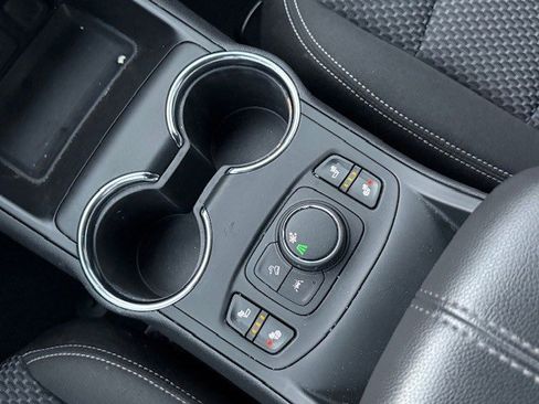 Certified 2023 GMC Terrain SLE w/ Driver Convenience Package image 21