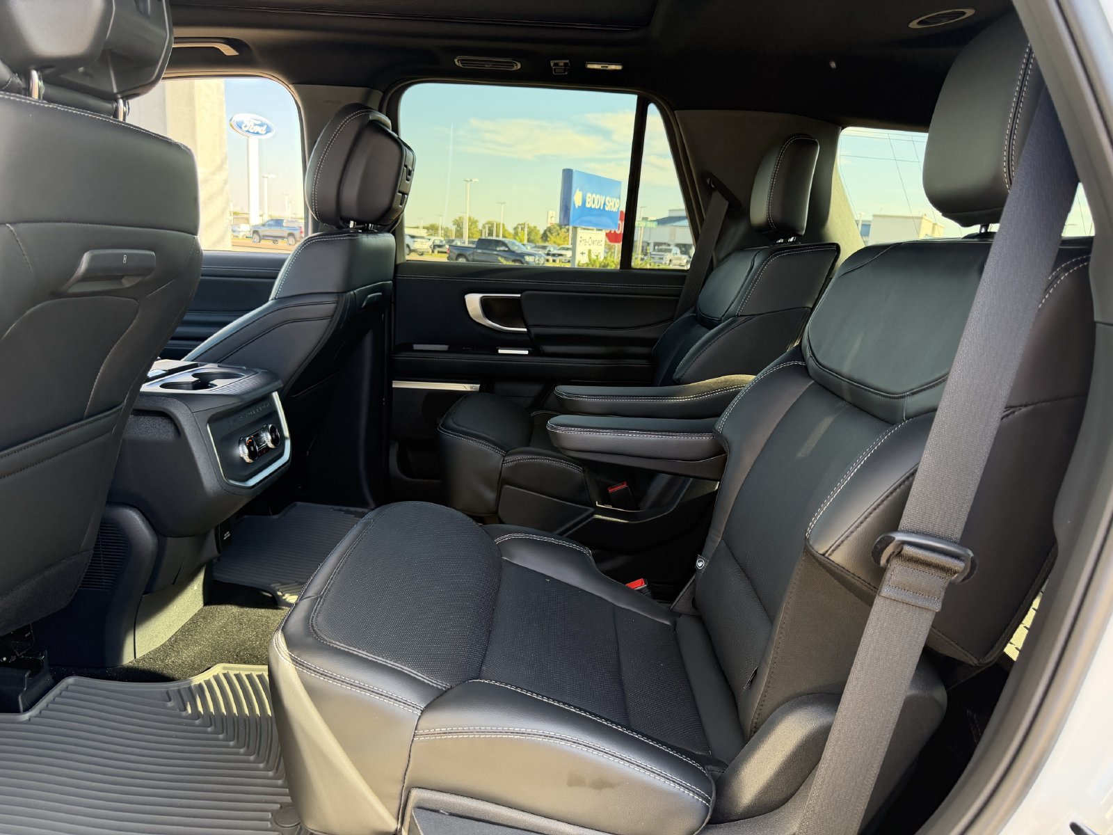 Used 2026 Ford Expedition Platinum w/ Stealth Appearance Package AWD/4WD image 27