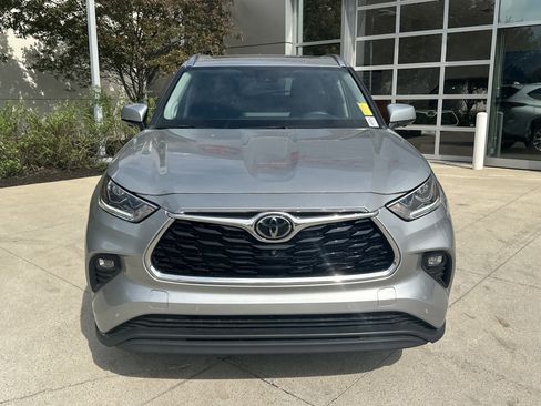 Used 2024 Toyota Highlander Limited image 5