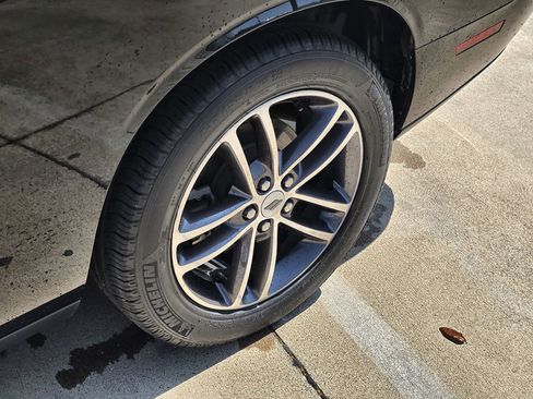 Used 2019 Dodge Challenger SXT image 10