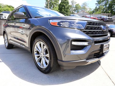 Used 2020 Ford Explorer XLT w/ Equipment Group 202A RWD image 9