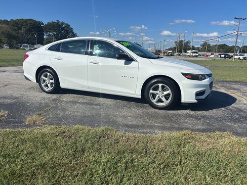 Used 2017 Chevrolet Malibu LS image 4