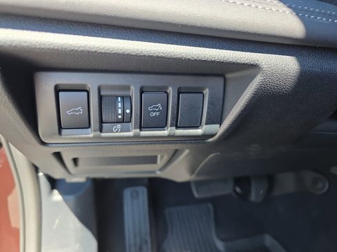 Used 2025 Subaru Outback Limited AWD/4WD image 22