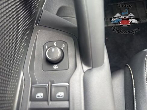 New 2025 Volkswagen Tiguan SE image 15