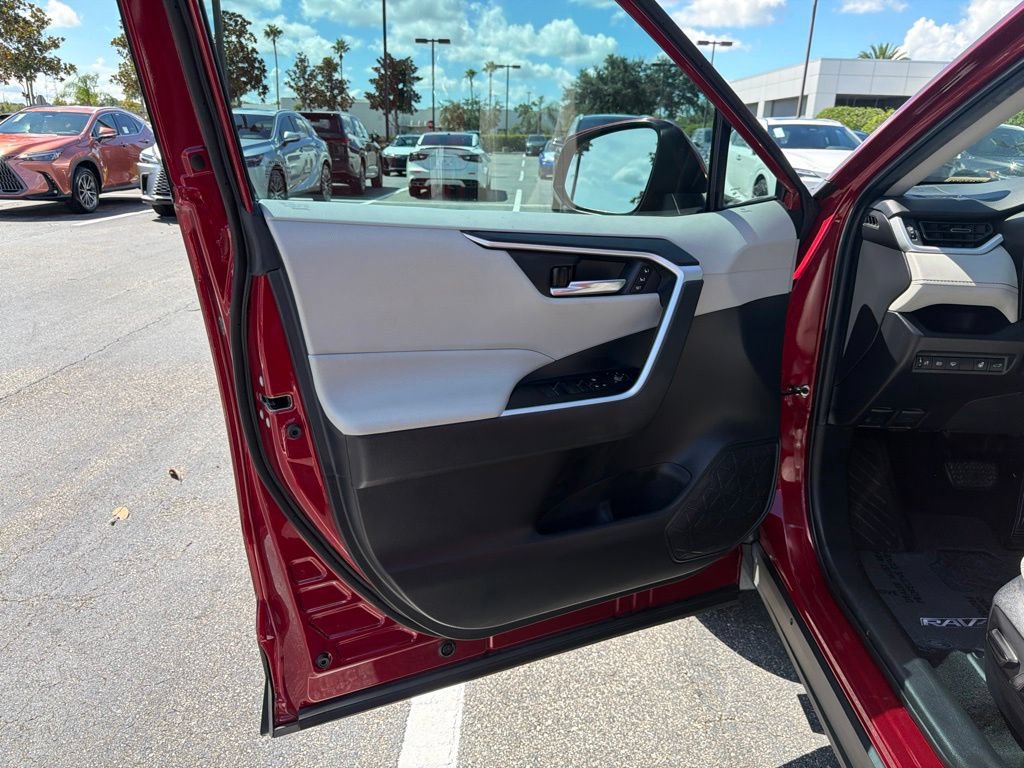 Used 2021 Toyota RAV4 XLE Premium FWD image 10