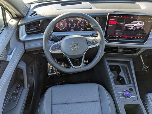 New 2026 Volkswagen Tiguan SE R-Line image 14