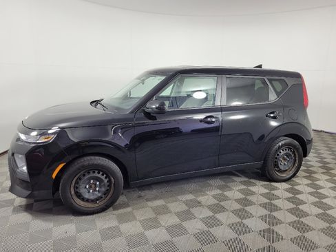 Used 2022 Kia Soul LX FWD image 2