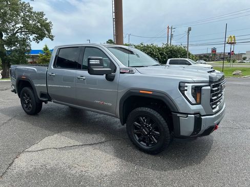 Used 2025 GMC Sierra 2500 AT4 AWD/4WD image 9