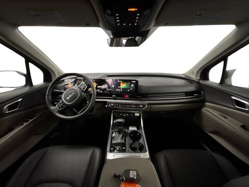 New 2026 Kia Carnival EX image 9