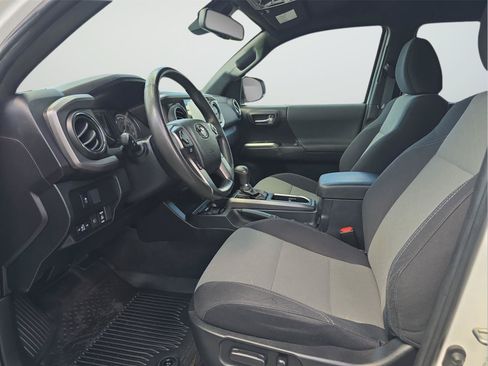 Used 2022 Toyota Tacoma TRD Off-Road w/ Technology Package AWD/4WD image 10