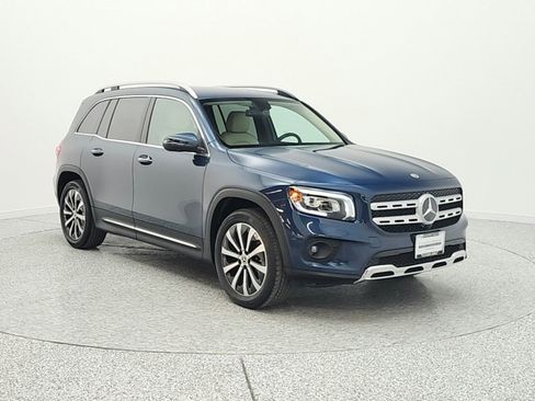 Used 2022 Mercedes-Benz GLB 250 4MATIC image 3