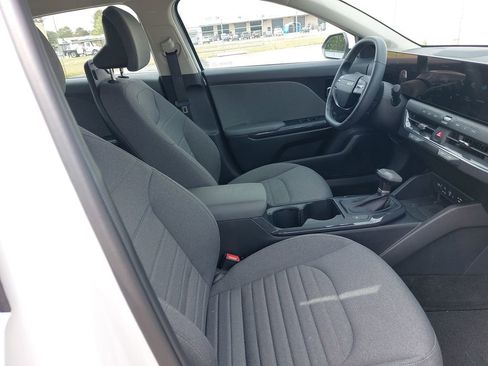 Used 2025 Kia K4 EX image 10