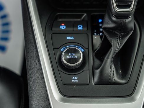 Certified 2022 Toyota RAV4 XLE Premium image 29