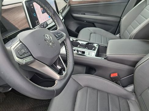 Used 2025 Volkswagen Atlas SEL image 19