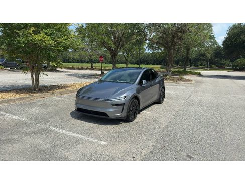 Used 2026 Tesla Model Y Long Range AWD/4WD image 1