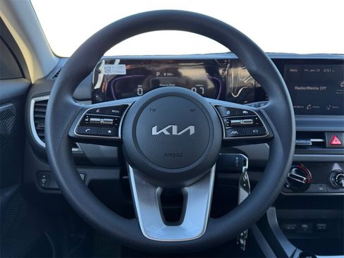 New 2026 Kia Seltos LX image 12