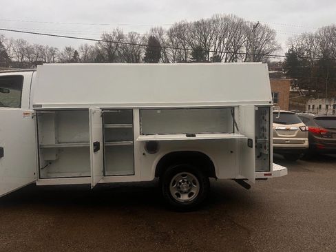 Used 2017 Chevrolet Express 3500 image 8