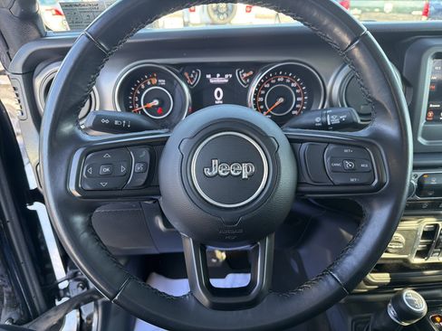 Certified 2022 Jeep Gladiator Willys image 19