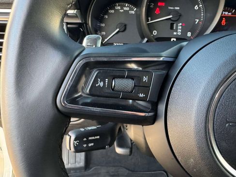 Used 2022 Porsche Macan image 32