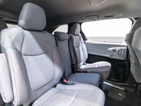 Certified 2025 Toyota Sienna LE FWD image 34