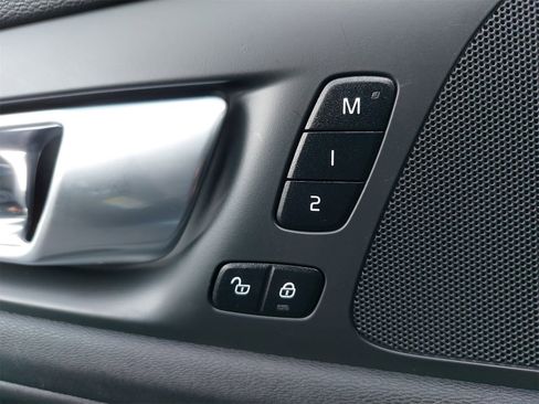 Used 2024 Volvo S60 B5 Plus image 34