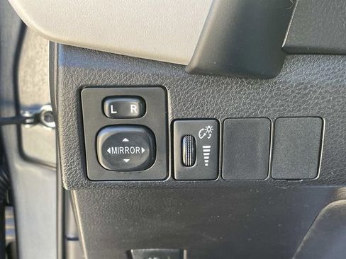 Used 2018 Toyota Corolla L image 19