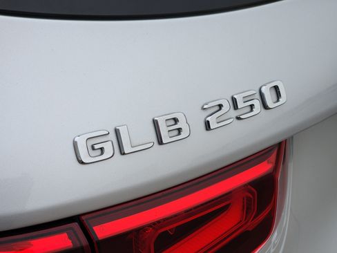 Used 2020 Mercedes-Benz GLB 250 image 31