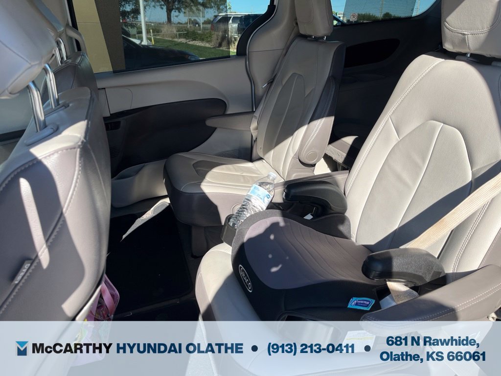 Used 2017 Chrysler Pacifica Touring-L FWD image 13
