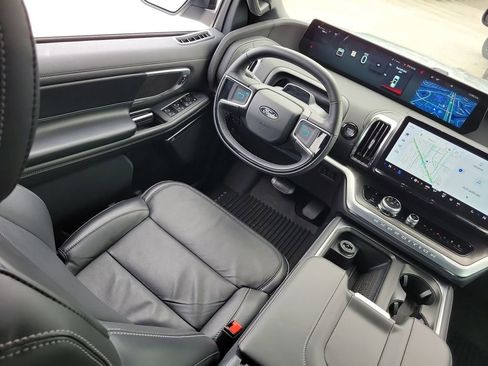 Used 2025 Ford Expedition Platinum w/ Stealth Performance Package image 20