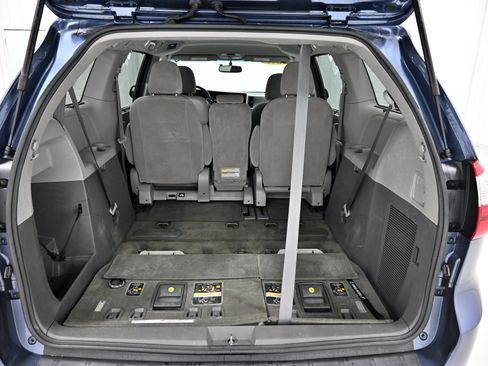 Used 2017 Toyota Sienna LE FWD image 27